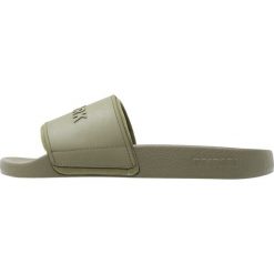 Klapki damskie: Ivy Park EMBOSSED LOGO SOCK SLIDER Klapki moss