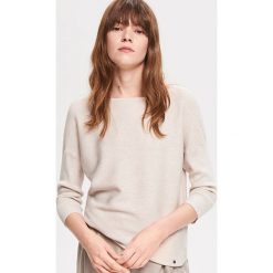 Sweter z dekoltem w łódkę - Beżowy. Brązowe swetry damskie Reserved, s, bez wzorów, bez rękawów, bez kaptura. Za 79,99 zł.
