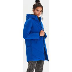 Sportowy płaszcz z kapturem - Niebieski. Niebieskie płaszcze damskie Cropp, xl, bez wzorów, sportowe. Za 269,99 zł.