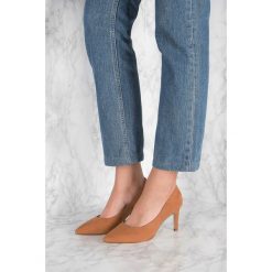 Buty ślubne damskie: NA-KD Shoes Zamszowe czółenka ze spiczastymi noskami - Brown