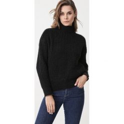 Czarny Golf Atherton. Czarne swetry damskie Born2be, na zimę, uniwersalny, bez wzorów, bez rękawów, długie, bez kaptura. Za 189,99 zł.
