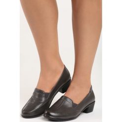 Ciemnoszare Półbuty Comfort Level. Szare półbuty damskie Born2be, bez wzorów, ze skóry, bez obcasa, na słupku, bez zapięcia. Za 59,99 zł.