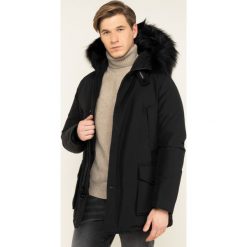 Parka Woolrich Arctic WOCPS2912 UT0108. Czarne kurtki męskie Woolrich, na zimę, xl, bez wzorów, z bawełny, bez kaptura. W wyprzedaży za 2069,00 zł.