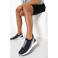 Granatowe Sneakersy Dorilirea. Niebieskie sneakersy damskie Born2be. W wyprzedaży za 74,99 zł.