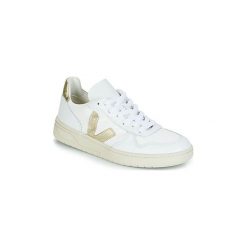 Buty Veja V-10. Białe trampki i tenisówki damskie marki Veja, bez wzorów, bez zapięcia. Za 509,00 zł.