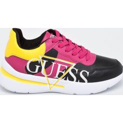 Guess Jeans - Buty Milez. Brązowe buty sportowe damskie Guess Jeans, z aplikacjami, z jeansu, sportowe. W wyprzedaży za 359,90 zł.