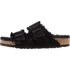 Birkenstock ARIZONA Kapcie black. Czarne kapcie męskie marki Birkenstock, z materiału. W wyprzedaży za 384,30 zł.