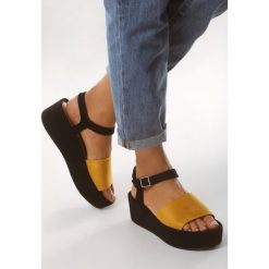 Żółte Sandały Retailer. Żółte koturny damskie Born2be, bez wzorów, bez obcasa, na platformie, ze sprzączką. Za 49,99 zł.