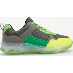 Sportowe buty z transparentną podeszwą - Szary. Szare buty sportowe męskie Reserved, bez zapięcia. Za 89,99 zł.
