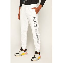 Spodnie dresowe EA7 Emporio Armani 8NPPC1 PJ05Z 1101. Białe jeansy męskie EA7 Emporio Armani, xl, bez wzorów. Za 449,00 zł.