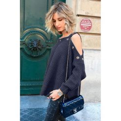 Damski sweter EMA GRAFIT. Szare bluzy damskie Damski sweter EMA GRAFIT, uniwersalny, bez wzorów, bez rękawów, bez kaptura. W wyprzedaży za 99,00 zł.