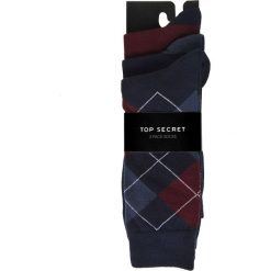 SKARPETKI MĘSKIE. Czerwone skarpetki męskie Top Secret, bez wzorów, z dzianiny. Za 29,99 zł.