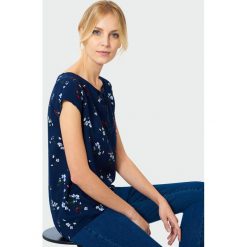 Wiskozowa bluzka z troczkiem. Szare bluzki damskie Greenpoint, bez wzorów, z wiskozy, bez kołnierzyka, bez rękawów. Za 39,99 zł.