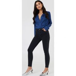 Jeansy damskie: Trendyol Jeansy rurki z wysokim stanem – Black
