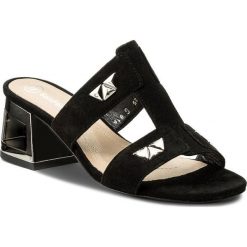 Klapki SOLO FEMME - 80810-11-020/000-06-00 Czarny. Czarne klapki damskie Solo Femme, bez wzorów, ze skóry, bez obcasa. W wyprzedaży za 169,00 zł.