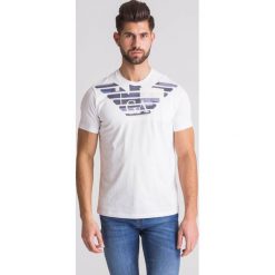 Biały t-shirt Emporio Armani. Białe t-shirty męskie xl, z bawełny, z okrągłym kołnierzem. Za 299,50 zł.