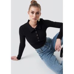 NA-KD Button Up Ribbed Top - Black. Czarne topy damskie marki NA-KD, bez wzorów, prążkowane, bez kołnierzyka. Za 121,95 zł.