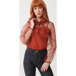 Camelowa Bluzka Livaudais. Brązowe bluzki damskie Born2be, s, z tkaniny, eleganckie. Za 79,99 zł.