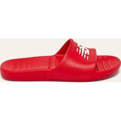 New Balance - Klapki SUF100TR. Czerwone kapcie męskie New Balance, bez wzorów, z gumy. W wyprzedaży za 69,90 zł.