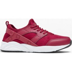 Sneakersy bonprix bordowy. Czerwone buty sportowe damskie bonprix, z materiału. Za 99,99 zł.