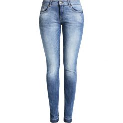 Q/S designed by Jeans Skinny Fit blue denim/heavy stoned. Niebieskie jeansy damskie relaxed fit marki Q/S designed by, z bawełny. W wyprzedaży za 141,75 zł.