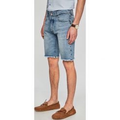 Guess Jeans - Szorty. Niebieskie spodenki i szorty męskie Guess Jeans, m, z aplikacjami, z bawełny, casualowe. W wyprzedaży za 229,90 zł.