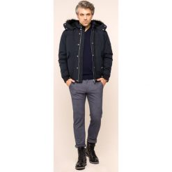 Kurtka bomber Calvin Klein Jeans J30J313101. Zielone kurtki męskie Calvin Klein Jeans, xl, bez wzorów, z bawełny, bez kaptura. W wyprzedaży za 599,00 zł.