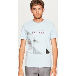 T-shirt z nadrukiem - Niebieski. Niebieskie t-shirty męskie z nadrukiem Reserved, l. Za 29,99 zł.