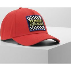 Czapki damskie: Tommy Jeans BIG LOGO PATCH Czapka z daszkiem rot