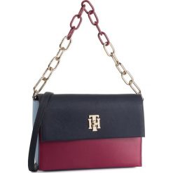 Torebka TOMMY HILFIGER - Th Saffiano Crossover AW0AW06808 902. Niebieskie torebki klasyczne damskie TOMMY HILFIGER, bez wzorów, ze skóry ekologicznej, klasyczne, bez dodatków. Za 649,00 zł.