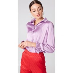 NA-KD Satynowa koszula - Purple. Fioletowe koszule damskie marki NA-KD, z poliesteru. W wyprzedaży za 73,17 zł.