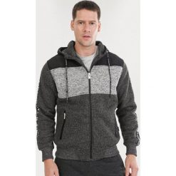 Czarno-Szara Bluza Usinaela. Czarne bluzy męskie Born2be, xl, bez wzorów, bez kołnierzyka, bez rękawów, bez kaptura. Za 89,99 zł.