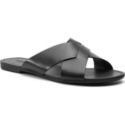 Klapki VAGABOND - Tia 4731-301-20 Black. Czarne klapki damskie Vagabond, bez wzorów, ze skóry, bez obcasa, na obcasie. W wyprzedaży za 259,00 zł.