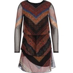Sukienka letnia Desigual Ocrida 19WWVKA4. Sukienki damskie Desigual, na lato, xs, bez wzorów, z elastanu, bez kołnierzyka, bez rękawów. W wyprzedaży za 289,00 zł.