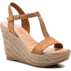 Espadryle CARINII - B5057/SZ N45-000-000-C82. Pomarańczowe espadryle damskie Carinii, bez wzorów, ze skóry, bez obcasa, na obcasie. W wyprzedaży za 299,00 zł.