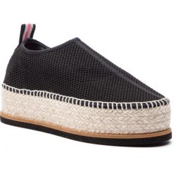 Espadryle ESPADRILLES - J.Fire 22184-35784-1 Firefox/Negro. Czarne espadryle damskie Espadrilles, bez wzorów, ze skóry, bez obcasa, na koturnie. W wyprzedaży za 319,00 zł.