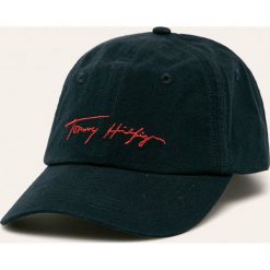 Tommy Hilfiger - Czapka. Białe czapki damskie TOMMY HILFIGER, z aplikacjami, z bawełny. Za 179,90 zł.