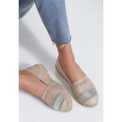 Beżowe Espadryle Inform. Brązowe espadryle damskie marki vices, z aplikacjami, bez obcasa, na płaskiej podeszwie. Za 89,99 zł.