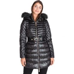 Guess Ryana Płaszcz Czarny. Czarne kurtki damskie Guess, na jesień, s, w paski, z materiału. Za 1074,95 zł.