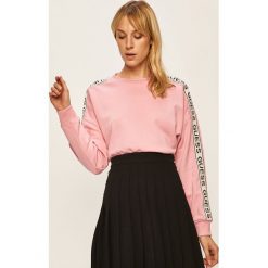 Guess Jeans - Bluza. Czarne bluzy damskie Guess Jeans, s, z aplikacjami, z bawełny, bez rękawów, bez kaptura. W wyprzedaży za 269,90 zł.