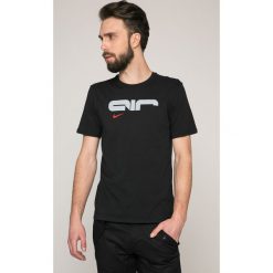 Nike Sportswear - T-shirt. Szare bez kategorii marki Nike Sportswear, xl, z nadrukiem, z bawełny, z okrągłym kołnierzem. Za 79,90 zł.