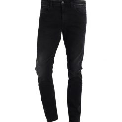 Marc O'Polo DENIM Jeansy Slim Fit black. Czarne jeansy męskie Marc O'Polo DENIM. Za 429,00 zł.