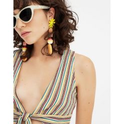 Top w kolorowe paski. Szare topy damskie Pull&Bear, w kolorowe wzory. Za 41,90 zł.