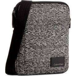 Saszetka CALVIN KLEIN - Ilay Jacquard Flat C K50K502830 907. Czarne torby męskie skórzane Calvin Klein, bez wzorów, z materiału, młodzieżowe. W wyprzedaży za 249,00 zł.