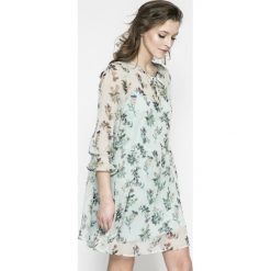 Answear - Sukienka Wild Nature. Białe sukienki damskie ANSWEAR, na co dzień, s, z aplikacjami, z elastanu, casualowe, bez kołnierzyka, bez rękawów, mini, proste. W wyprzedaży za 119,90 zł.