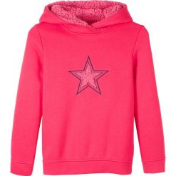 Bluza dziewczęca z kapturem z polaru bonprix różowy hibiskus. Różowe bluzy dziewczęce bonprix, bez wzorów, z bawełny, bez rękawów, z kapturem. Za 79,99 zł.