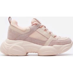 Sneakersy na grubej podeszwie - Różowy. Różowe sneakersy damskie House. Za 99,99 zł.