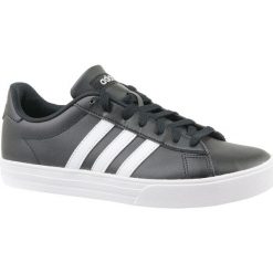Adidas Daily 2.0 DB0161. Czarne buty sportowe męskie marki Adidas, ze skóry. W wyprzedaży za 199,99 zł.