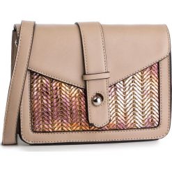 Torebka MONNARI - BAG6030-015 Beige. Brązowe listonoszki damskie Monnari, na co dzień, bez wzorów, ze skóry ekologicznej, bez dodatków. W wyprzedaży za 149,00 zł.