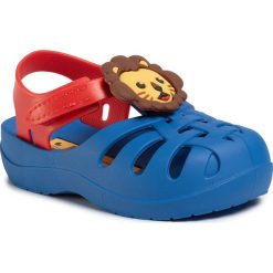 Sneakersy IPANEMA - Summer VI Baby 82779 Blue/Red 20698. Niebieskie sandały chłopięce Ipanema, z aplikacjami, z tworzywa sztucznego, bez zapięcia. Za 99,99 zł.